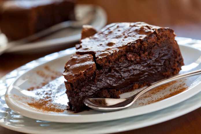 Bolo de chocolate húmido e fofo