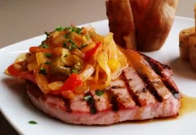 Bife de atum à madeirense: simples, rápido e repleto de sabor Bife de atum à madeirense